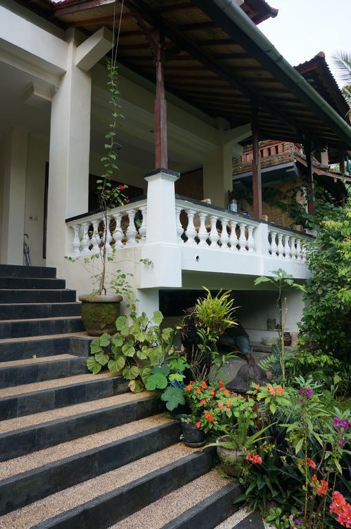 White Lotus Oasis Hotel Ubud  Exterior photo